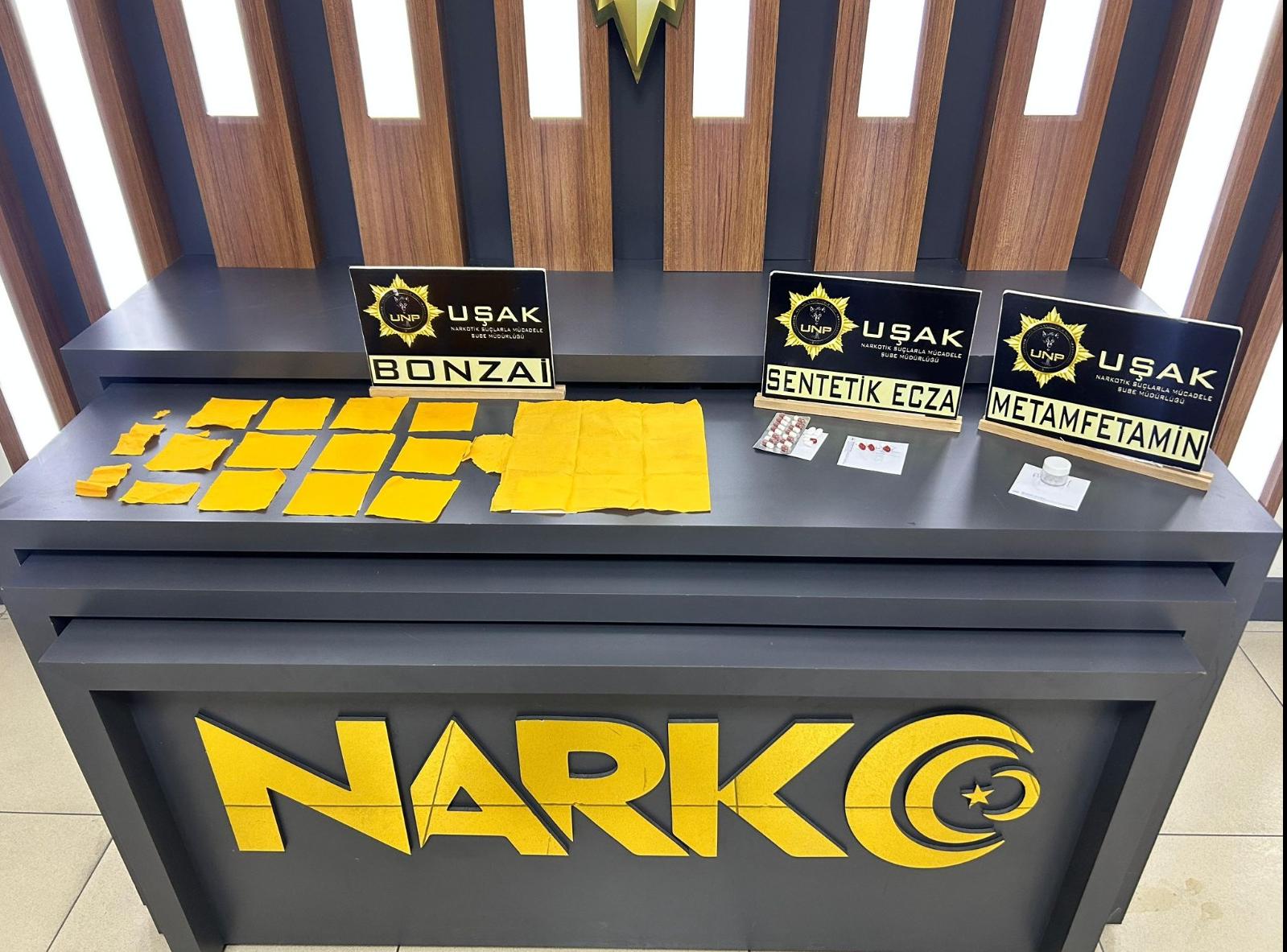 Uşak’ta Eş Zamanlı Uyuşturucu Operasyonu: 5 Şüpheli Tutuklandı, Binlerce Kullanımlık Madde Ele Geçirildi