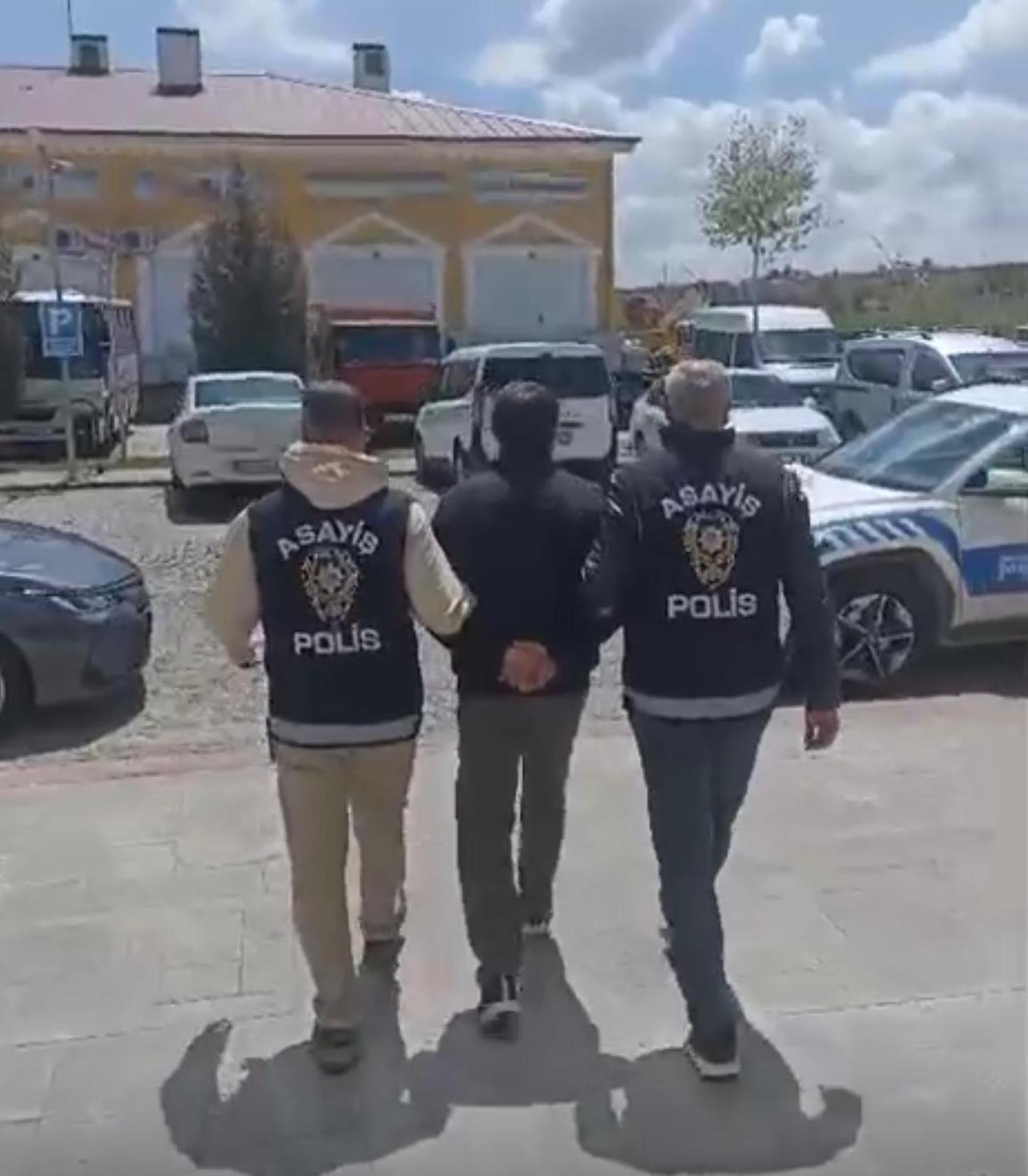 Uşak’ta Firari Hükümlü Operasyonu: 17 Dosyadan Aranan Şahıs Yakalandı