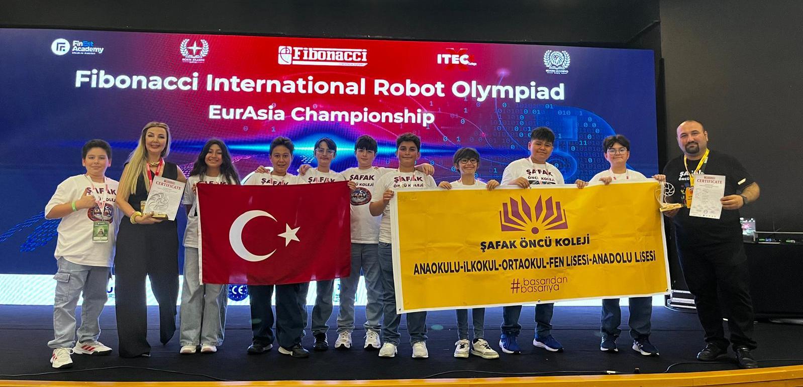 Uşak’tan Uluslararası Arenaya: Şafak Öncü Koleji Robotik Takımları Avrasya Şampiyonu Oldu