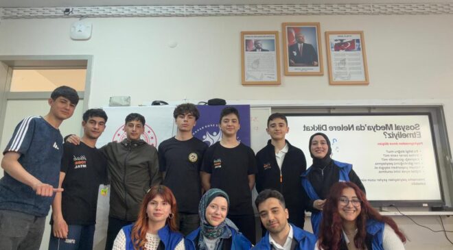 Dezenformasyona Karşı Bilinçli Gençlik: Uşak’ta Farkındalık Eğitimi Düzenlendi