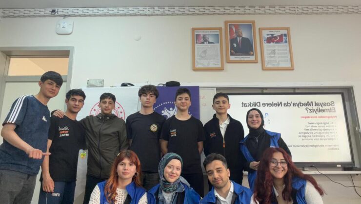 Dezenformasyona Karşı Bilinçli Gençlik: Uşak’ta Farkındalık Eğitimi Düzenlendi
