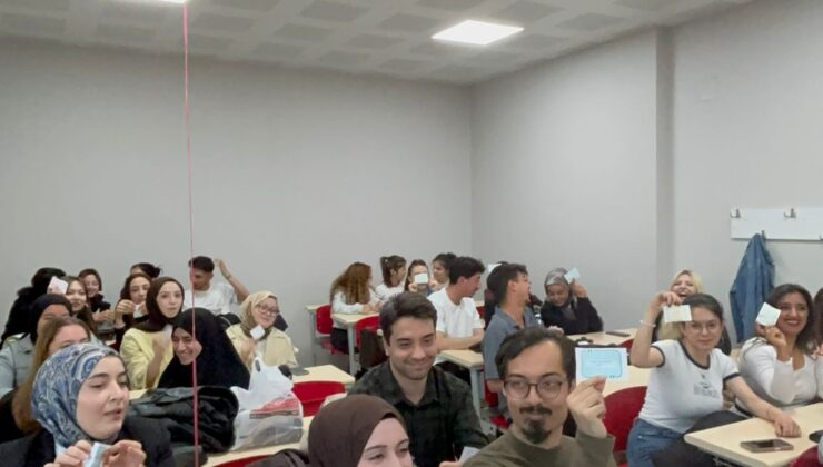 Uşak Üniversitesi Öğrencilerinden Gençlere Yönelik Dijital Farkındalık Projesi