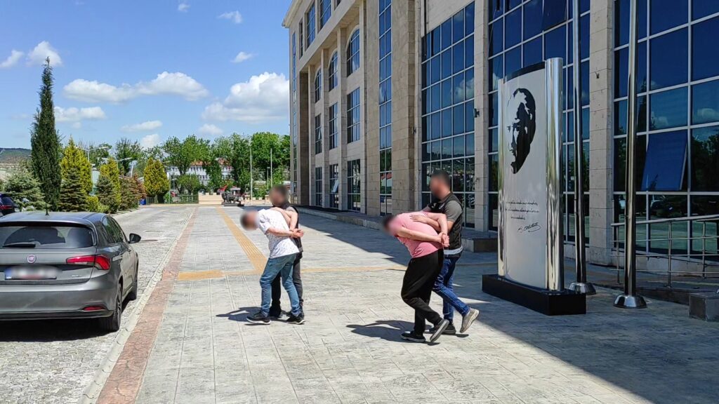 Uşak’ta Uyuşturucuya Büyük Darbe: 10 Tutuklama - 47f0ab7c e0a6 4c7c 9aa9 95c36e90904c