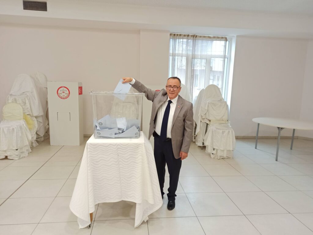 Uşak Esnaf Teşkilatında Güven Tazeleme: Atalay Savaş Yeniden Başkan - 687043237 1407888664702976 7415076126329600573 n