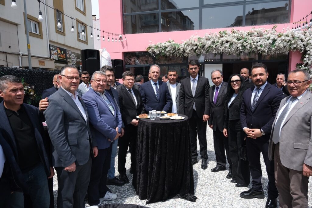Uşak’ta Pink House İşletmesi Görkemli Törenle Hizmete Açıldı 3 Uşak’ta Pink House İşletmesi Görkemli Törenle Hizmete Açıldı - 687688738 18591757882006744 1896690331317037323 n