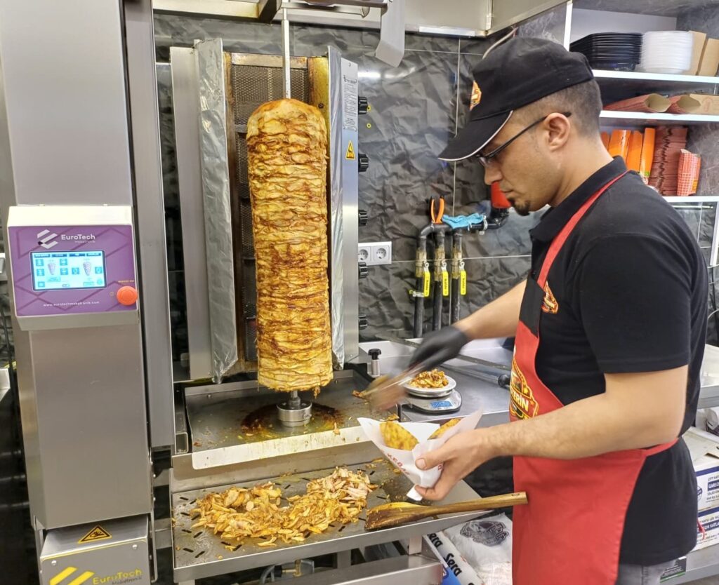 Uşak’ta Alman Lezzeti Dönemi: Döner Meisterin Festiva AVM’de Hizmete Girdi 13 Uşak’ta Alman Lezzeti Dönemi: Döner Meisterin Festiva AVM’de Hizmete Girdi - b592fe35 3736 42a1 80ff 81757f7c595f