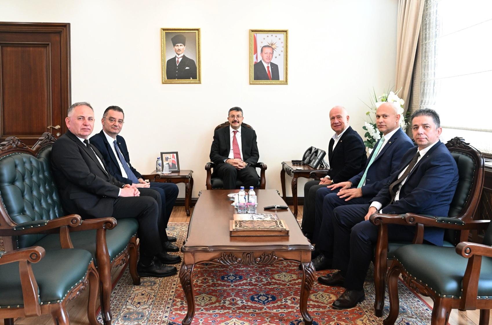 Uşak İş Dünyasından Ankara Çıkarması: Bakan Yardımcısı Ali Çelik’e Nezaket Ziyareti