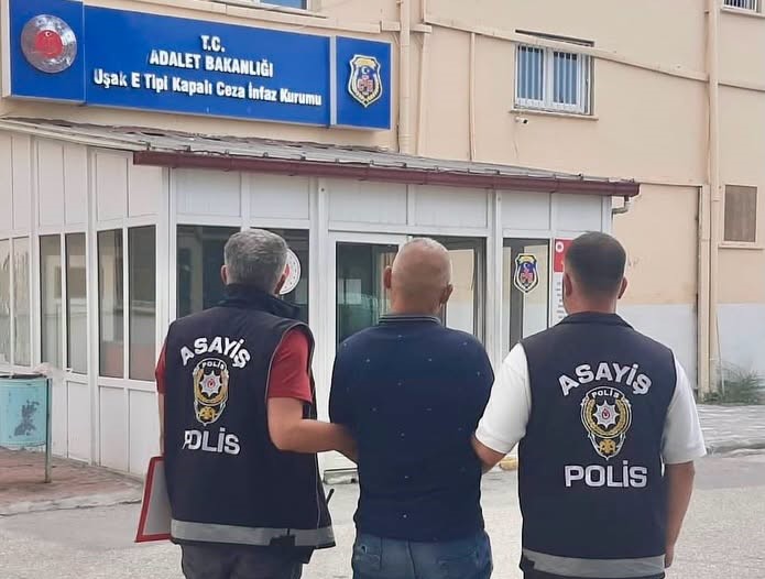 İki Firari Yakalanarak Ceza İnfaz Kurumuna Teslim Edildi 3 İki Firari Yakalanarak Ceza İnfaz Kurumuna Teslim Edildi - 1 4