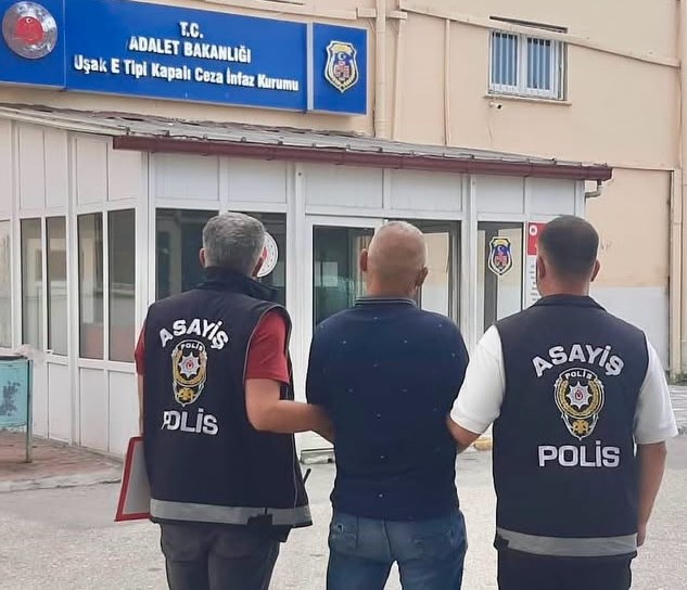 İki Firari Yakalanarak Ceza İnfaz Kurumuna Teslim Edildi 4 İki Firari Yakalanarak Ceza İnfaz Kurumuna Teslim Edildi - 2 3