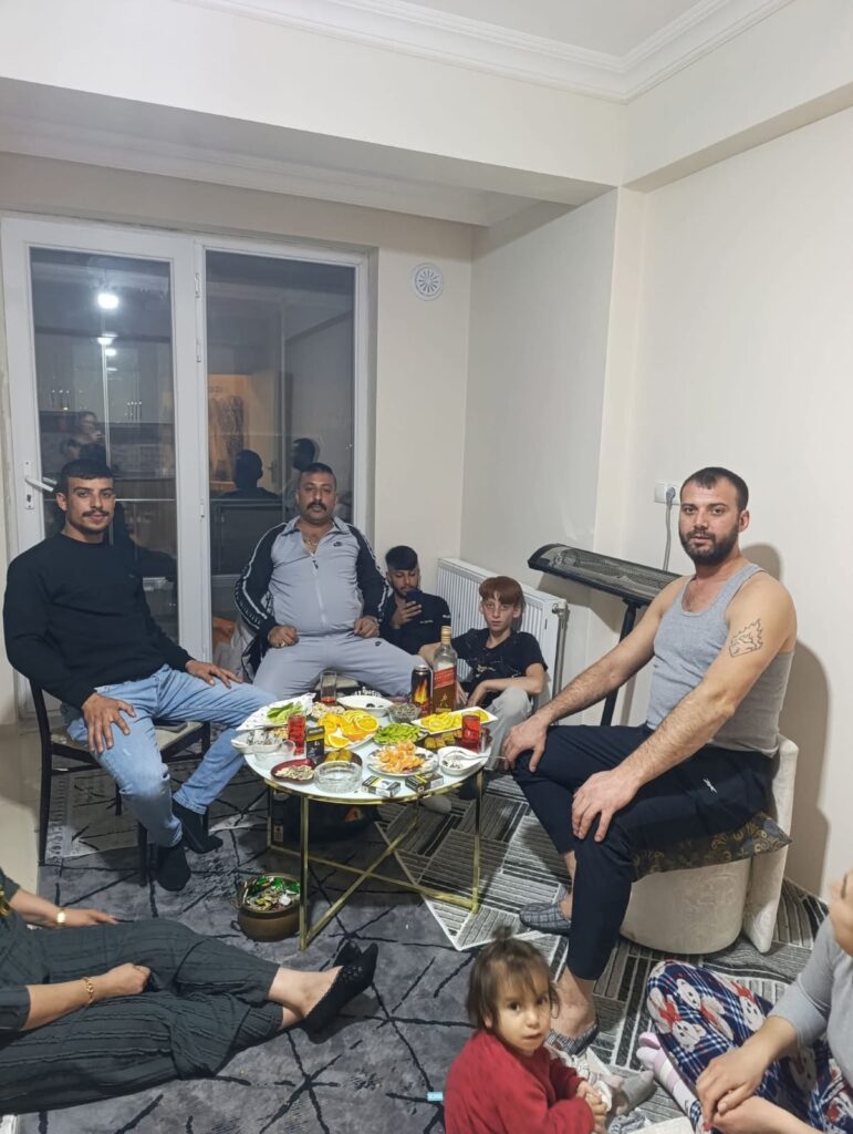 UŞAK'TA PEŞ PEŞE GELEN ACI KAYIPLAR: EŞİNİN VEFATINA DAYANAMAYAN ADAM İNTİHAR ETTİ - 957343e1 64c8 4460 8508 fb7b2286024b