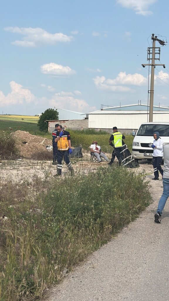 UŞAK'TA PEŞ PEŞE GELEN ACI KAYIPLAR: EŞİNİN VEFATINA DAYANAMAYAN ADAM İNTİHAR ETTİ - cac8b783 9cfc 49bc aeff 564d793cfd36