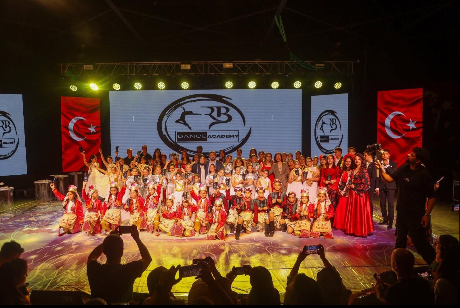 Genç Yetenekler Sanatla Buluştu: RB Dance Academy’den Unutulmaz Gala Gecesi