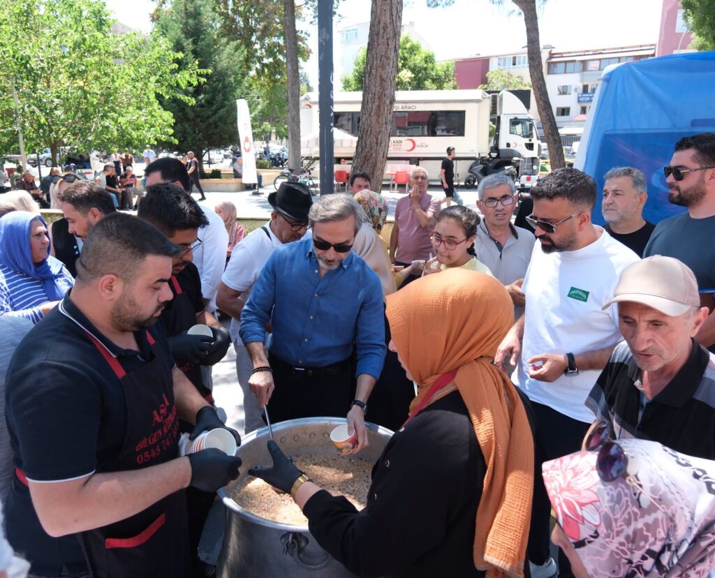 AK Parti Uşak Teşkilatından İsmetpaşa Caddesi'nde Aşure İkramı - 3 1