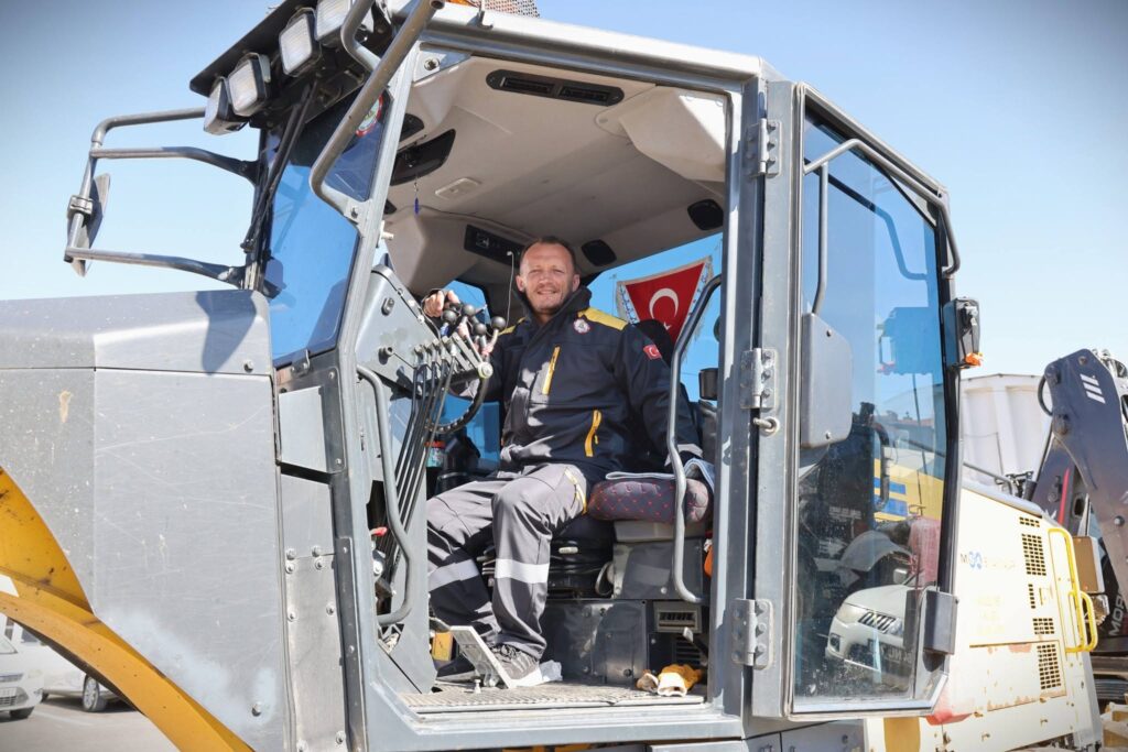 Uşak İl Özel İdaresi Personeline Üniversite İş Birliğiyle Tasarlanan Kurumsal İş Kıyafetleri Teslim Edildi - 761504074 2959799384351898 3249687947803438022 n