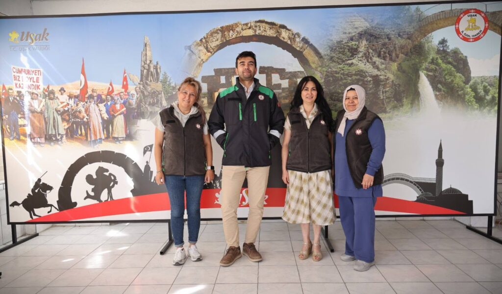 Uşak İl Özel İdaresi Personeline Üniversite İş Birliğiyle Tasarlanan Kurumsal İş Kıyafetleri Teslim Edildi - 761573899 2959799454351891 3237740326487126563 n