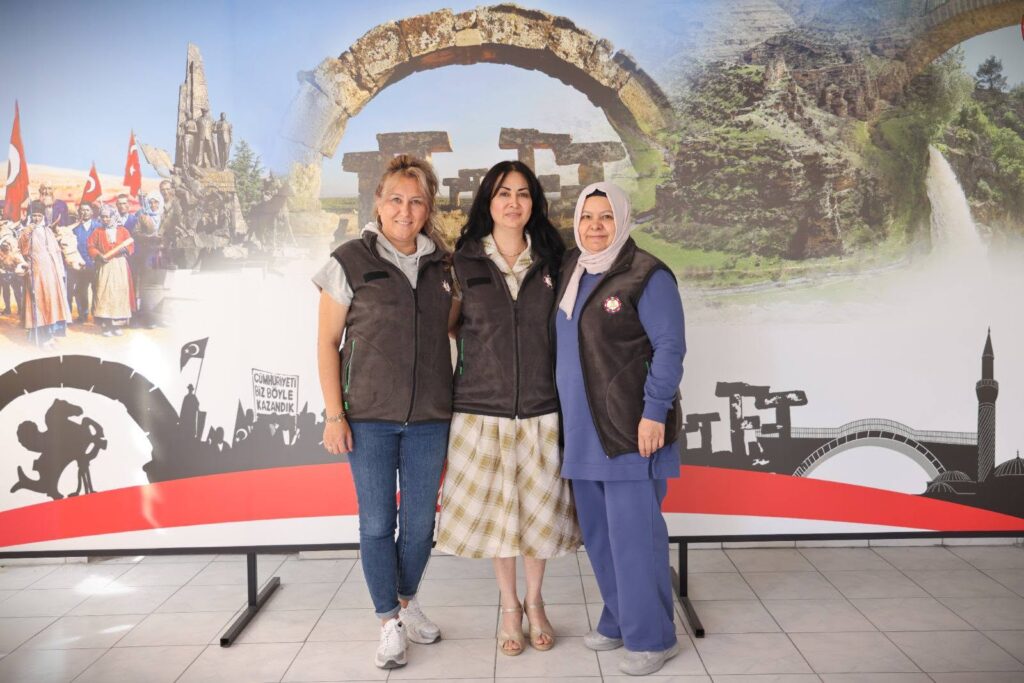 Uşak İl Özel İdaresi Personeline Üniversite İş Birliğiyle Tasarlanan Kurumsal İş Kıyafetleri Teslim Edildi - 762803116 2959799487685221 7795487184157830631 n
