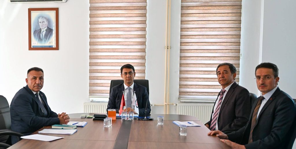 Vali Dr. Serdar Kartal, Sosyal Yardımlaşma ve Dayanışma Vakfında Çalışmaları Değerlendirdi - 2 1