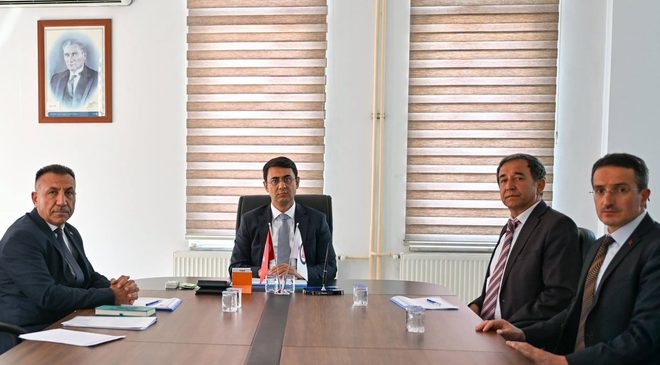 Vali Dr. Serdar Kartal, Sosyal Yardımlaşma ve Dayanışma Vakfında Çalışmaları Değerlendirdi