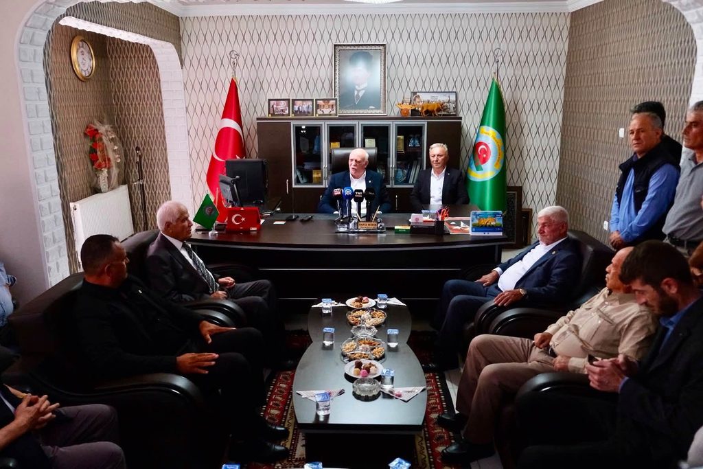 Bayraktar, Uşak’ta Ziraat Odası Başkanları ve Meclis Üyeleriyle Bir Araya Geldi - 818384587 1613593927222312 8343217394514472465 n