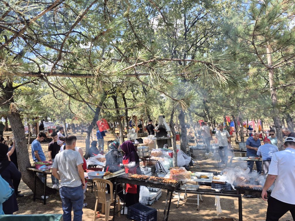 Eğitim-Bir-Sen Uşak Şubesi, Korupark’ta Birlik ve Dayanışma Pikniğinde Buluştu - b9207b9a c109 4d5c b26f 0f6fbd862ba5