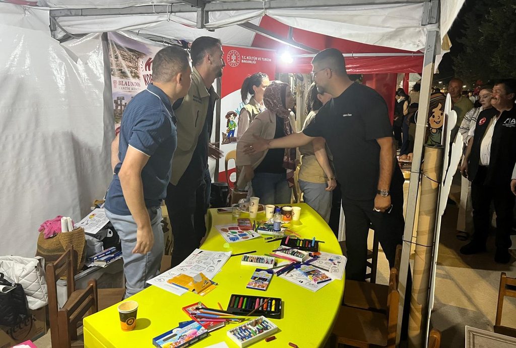Anahtar Parti Uşak Teşkilatı, 30 Ağustos Zafer Bayramı Kapsamında Sahada Vatandaşlarla Buluştu - d36645ea 4d0d 4e21 8d3b 024eeb56a2a6