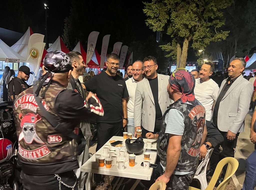 Anahtar Parti Uşak Teşkilatı, 30 Ağustos Zafer Bayramı Kapsamında Sahada Vatandaşlarla Buluştu - ea8e20db b718 44fc b5c6 a1e8373f1b62